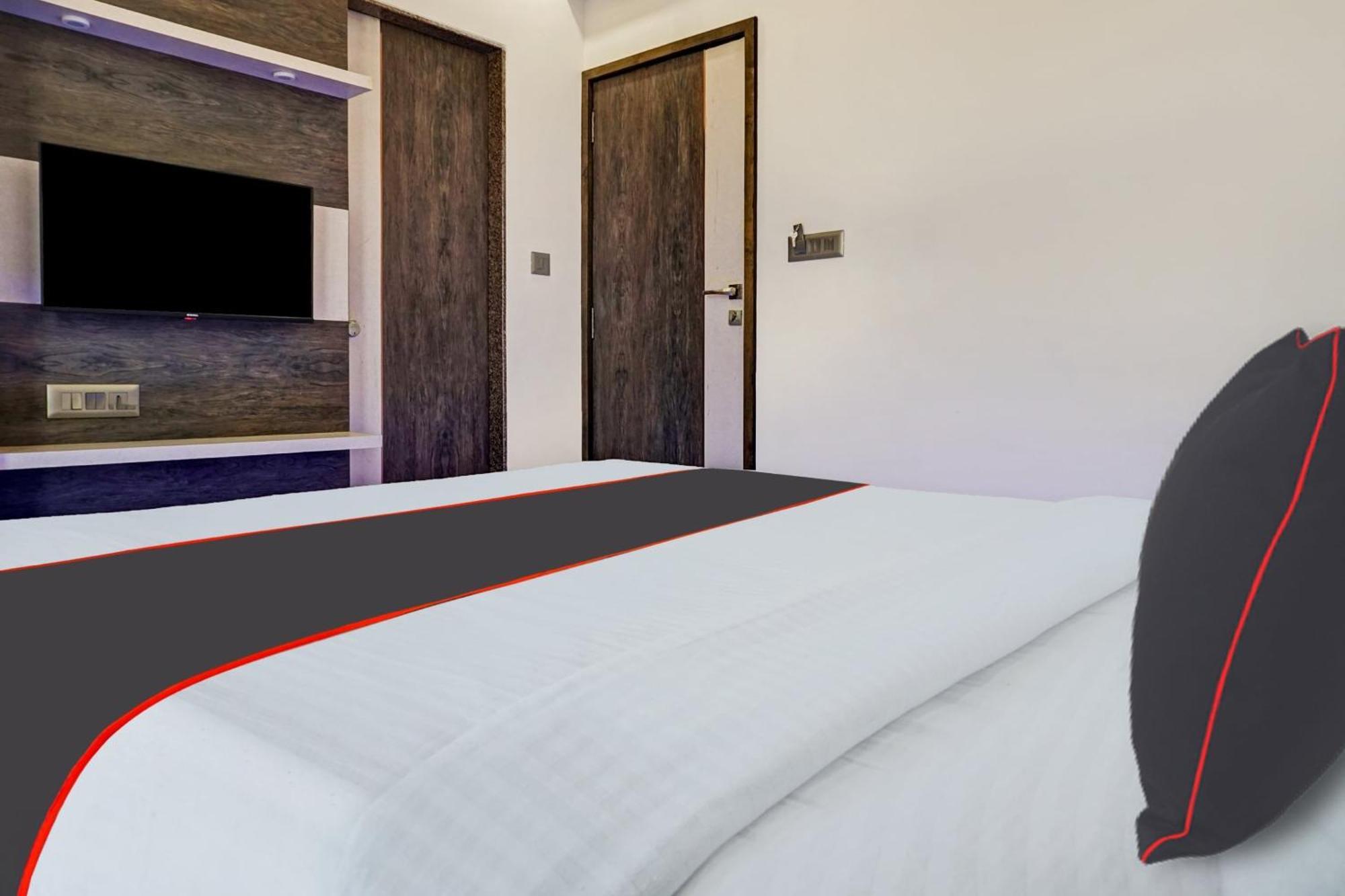 Hotel Super Townhouse Poona Royal Pimpri-Chinchwad Exterior foto