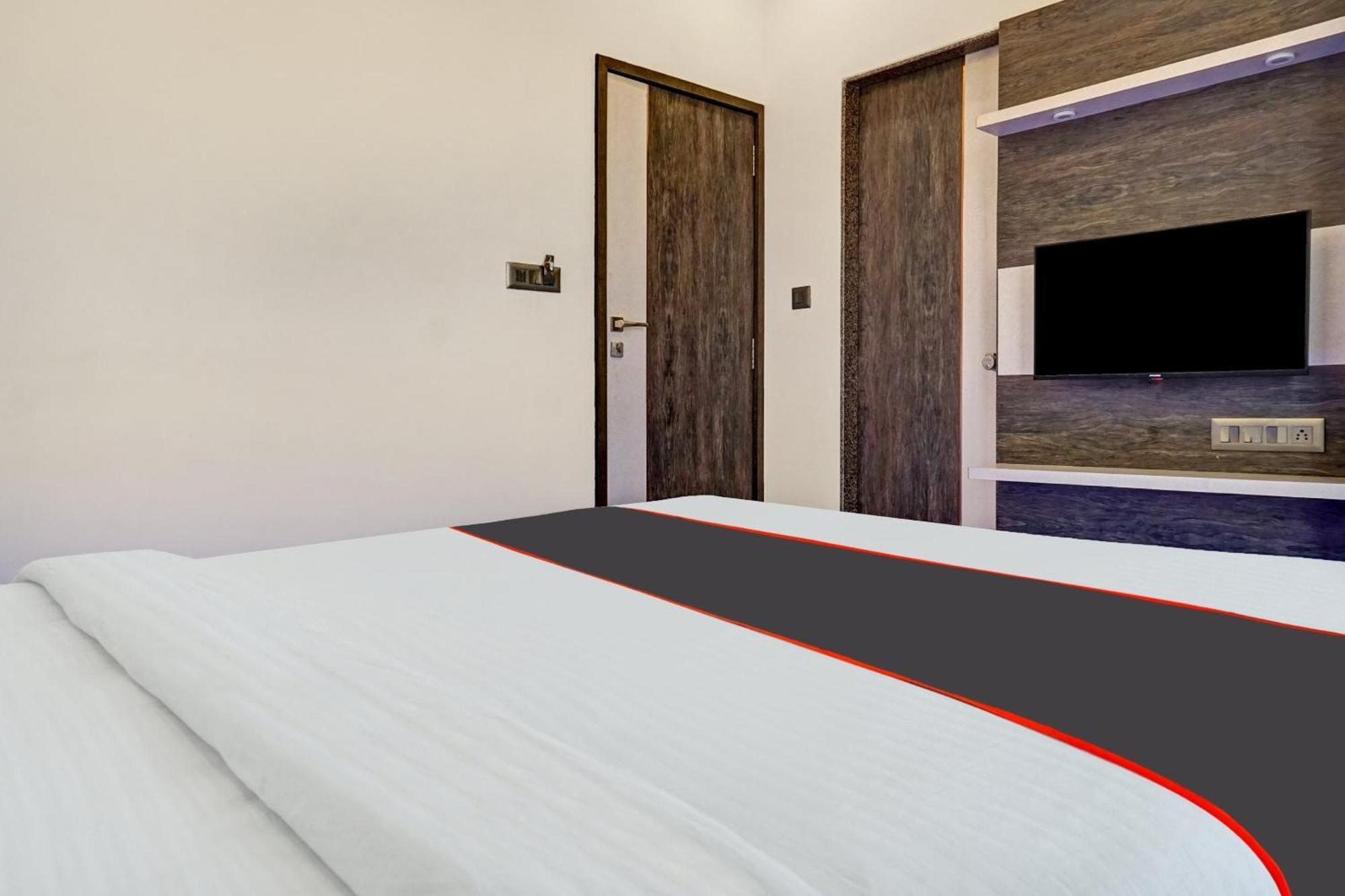 Hotel Super Townhouse Poona Royal Pimpri-Chinchwad Exterior foto